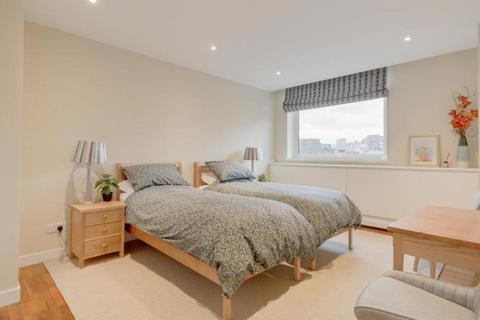 3 bedroom apartment to rent, St. Johns Wood Park, London NW8