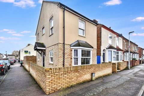 2 bedroom detached house for sale, Cater Street, Kempston, Bedford, MK42