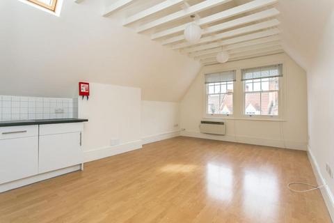 2 bedroom apartment to rent, Streatham High Road, London, SW16
