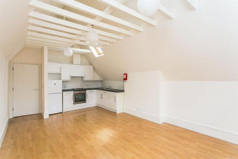 2 bedroom apartment to rent, Streatham High Road, London, SW16