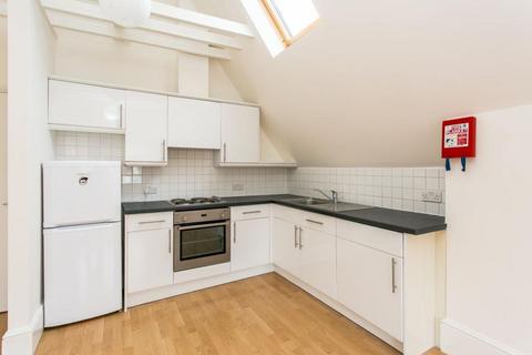 2 bedroom apartment to rent, Streatham High Road, London, SW16
