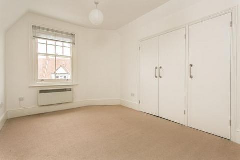 2 bedroom apartment to rent, Streatham High Road, London, SW16