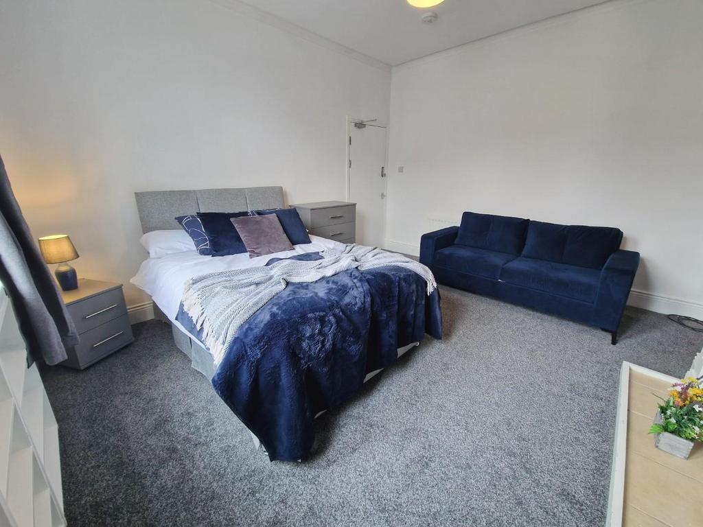 Bed 2c.jpg