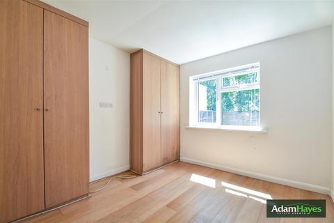 2 bedroom maisonette to rent, Cardrew Close, North Finchley N12