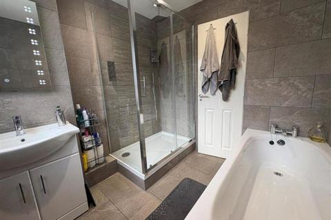 2 bedroom detached bungalow for sale, 4, Elliot Court Queensbury, Bradford, BD13 2EG