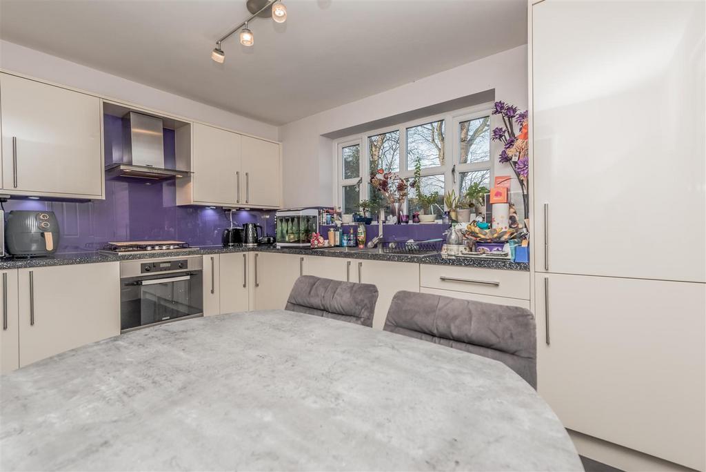Fitted Kitchen: