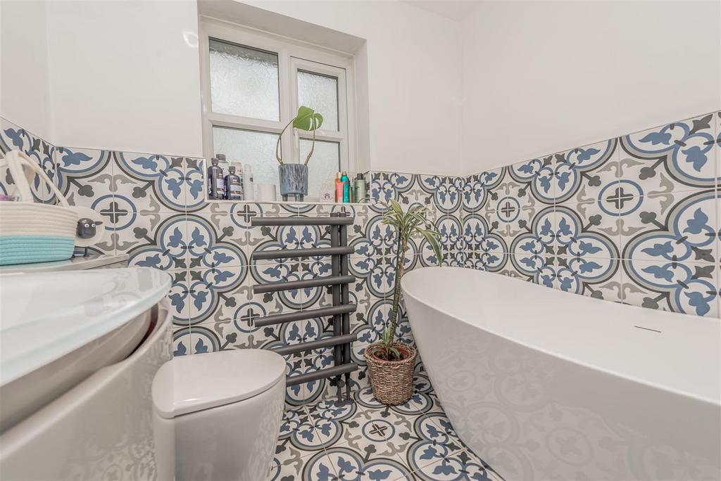 Family Bathroom / WC: