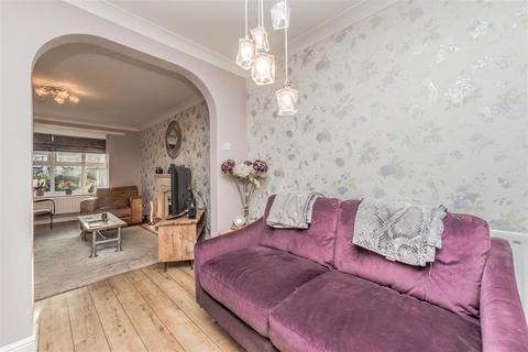 4 bedroom detached house for sale, College View, Leeds
