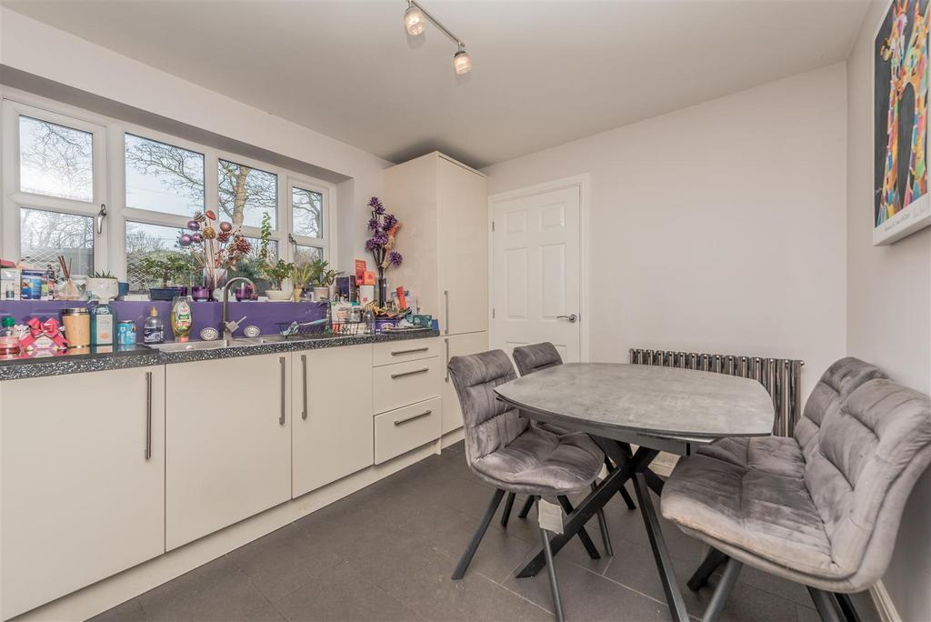 Fitted Kitchen: