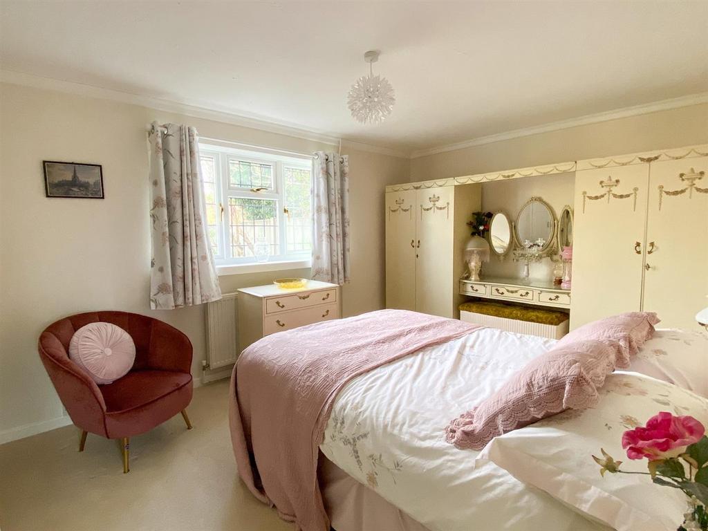 Bedroom 1.jpg