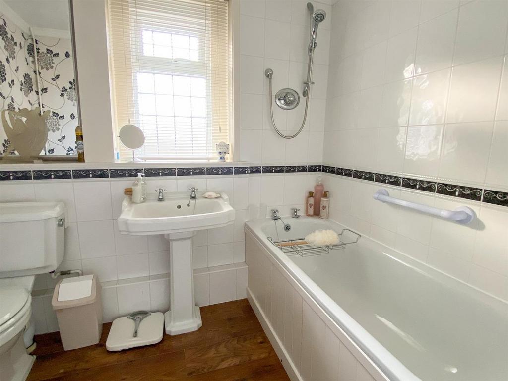Bathroom.jpg