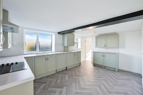 4 bedroom detached house to rent, Reads Rest Lane, Tadworth