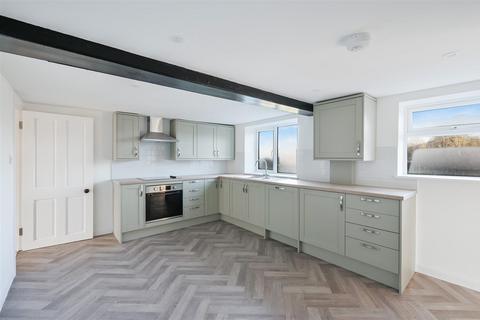 4 bedroom detached house to rent, Reads Rest Lane, Tadworth