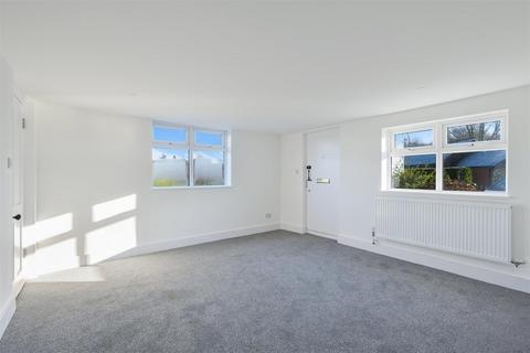 4 bedroom detached house to rent, Reads Rest Lane, Tadworth