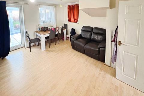 3 bedroom semi-detached house to rent, Barbel Drive, West Midlands WV10