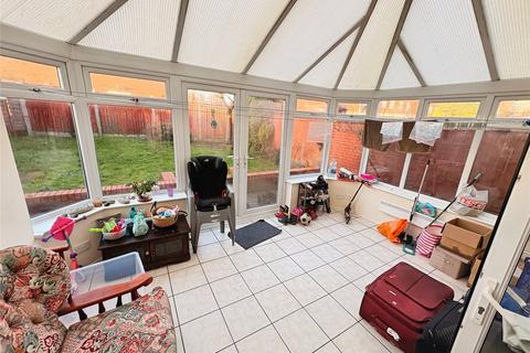 3 bedroom semi-detached house to rent, Barbel Drive, West Midlands WV10