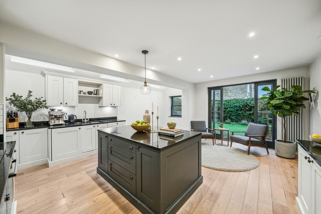 House in London - View 2