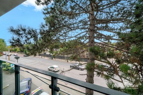 2 bedroom flat to rent, Kenton Road, Harrow, HA3