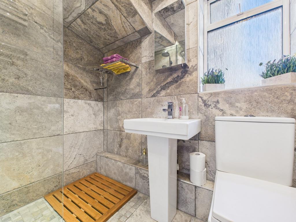 D/S Shower Room