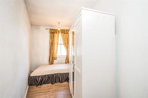 2 bedroom flat for sale, South Lambeth Road, London SW8