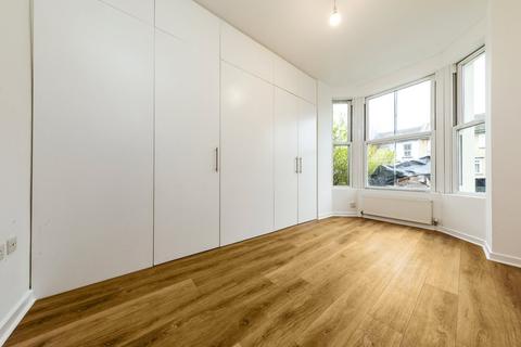2 bedroom apartment for sale, Birchanger Road, London, SE25