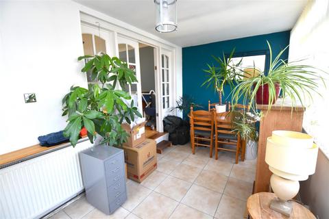 3 bedroom end of terrace house for sale, Prince Avenue, Westcliff-On-Sea
