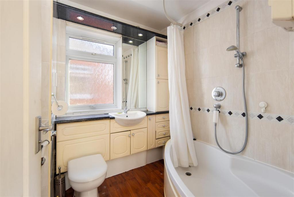 5 Bathroom.jpg