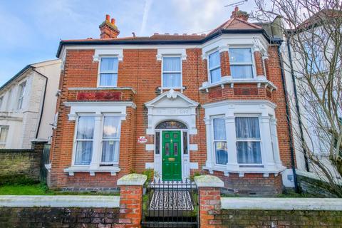 5 bedroom end of terrace house for sale, Chestnut Rise, Plumstead, London, SE18