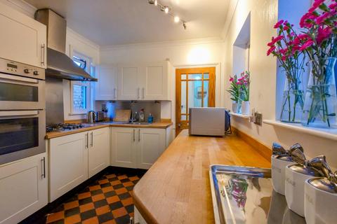 5 bedroom end of terrace house for sale, Chestnut Rise, Plumstead, London, SE18
