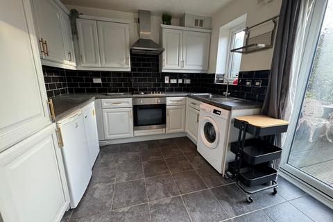 2 bedroom semi-detached house to rent, Velour Close, Salford M3