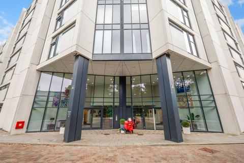 2 bedroom flat to rent, Colonial Drive, London, W4