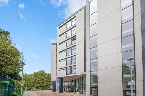 2 bedroom flat to rent, Colonial Drive, London, W4