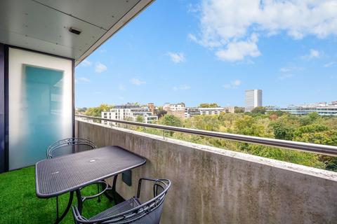 2 bedroom flat to rent, Colonial Drive, London, W4