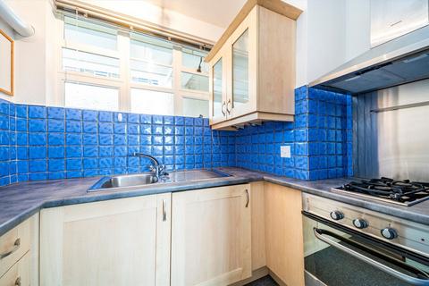 Studio to rent, Sheen Road, Richmond TW9
