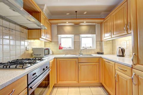 1 bedroom flat to rent, Admiralty Way, Teddington TW11