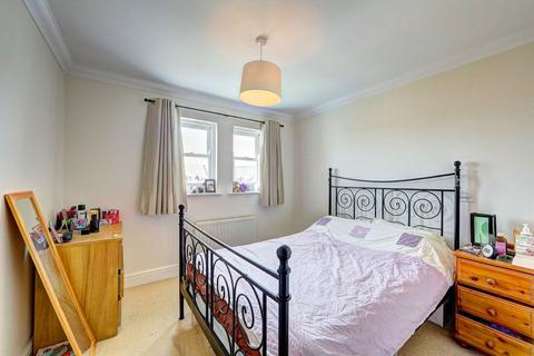 1 bedroom flat to rent, Admiralty Way, Teddington TW11