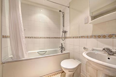 1 bedroom flat to rent, Admiralty Way, Teddington TW11