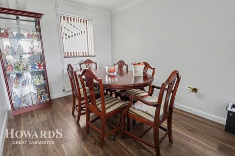 3 bedroom end of terrace house for sale, Mountbatten Way, Caister-on-Sea