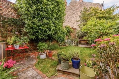 3 bedroom terraced house to rent, St Albans Avenue Chiswick