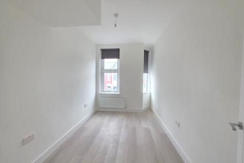 2 bedroom flat to rent, First Floor Flat, Howard Road, Cricklewood, NW2