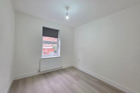 2 bedroom flat to rent, First Floor Flat, Howard Road, Cricklewood, NW2