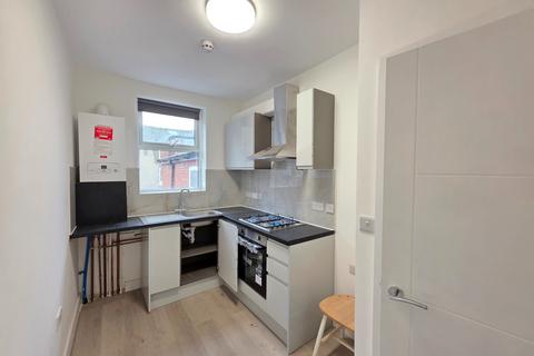 2 bedroom flat to rent, First Floor Flat, Howard Road, Cricklewood, NW2