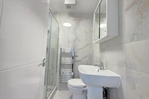 2 bedroom flat to rent, First Floor Flat, Howard Road, Cricklewood, NW2