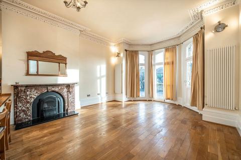 2 bedroom flat to rent, Rosslyn Road, Twickenham TW1