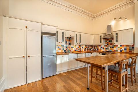 2 bedroom flat to rent, Rosslyn Road, Twickenham TW1