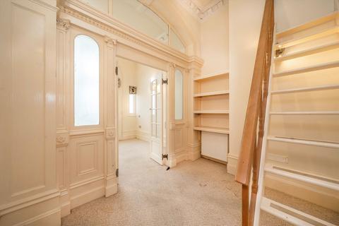 2 bedroom flat to rent, Rosslyn Road, Twickenham TW1