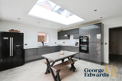 3 bedroom semi-detached house for sale, Measham Road, Oakthorpe, DE12 7RG.