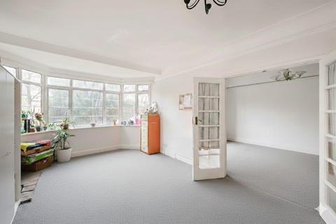 2 bedroom flat for sale, Belsize Avenue, London, NW3