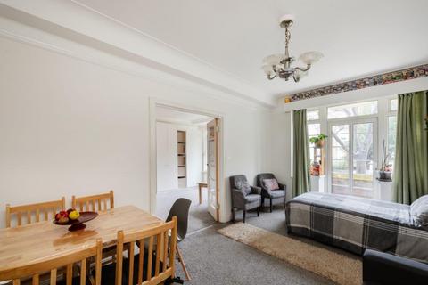 2 bedroom flat for sale, Belsize Avenue, London, NW3