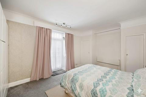 2 bedroom flat for sale, Belsize Avenue, London, NW3